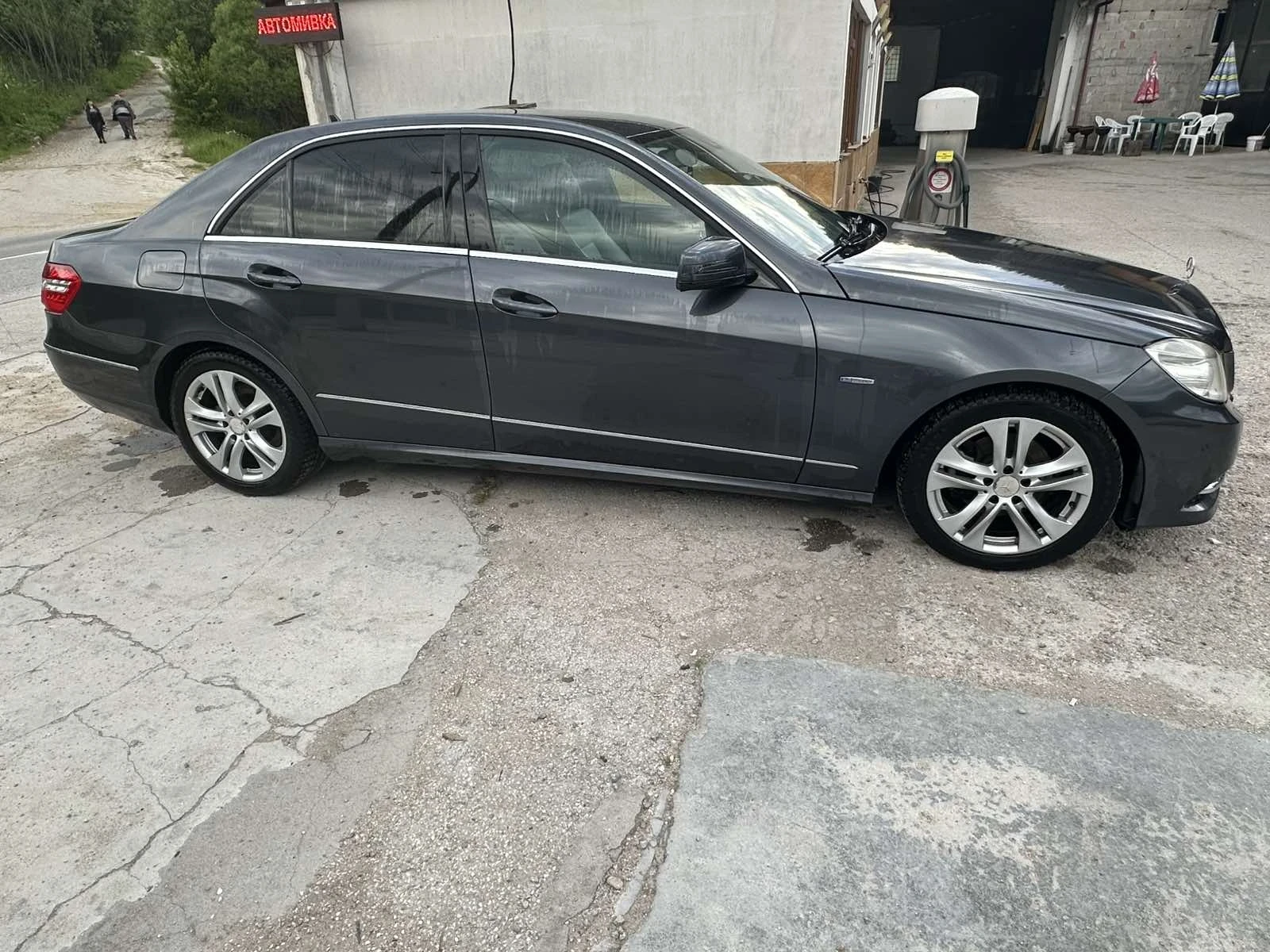 Mercedes-Benz E 200, снимка 6 - Автомобили и джипове - 54934053