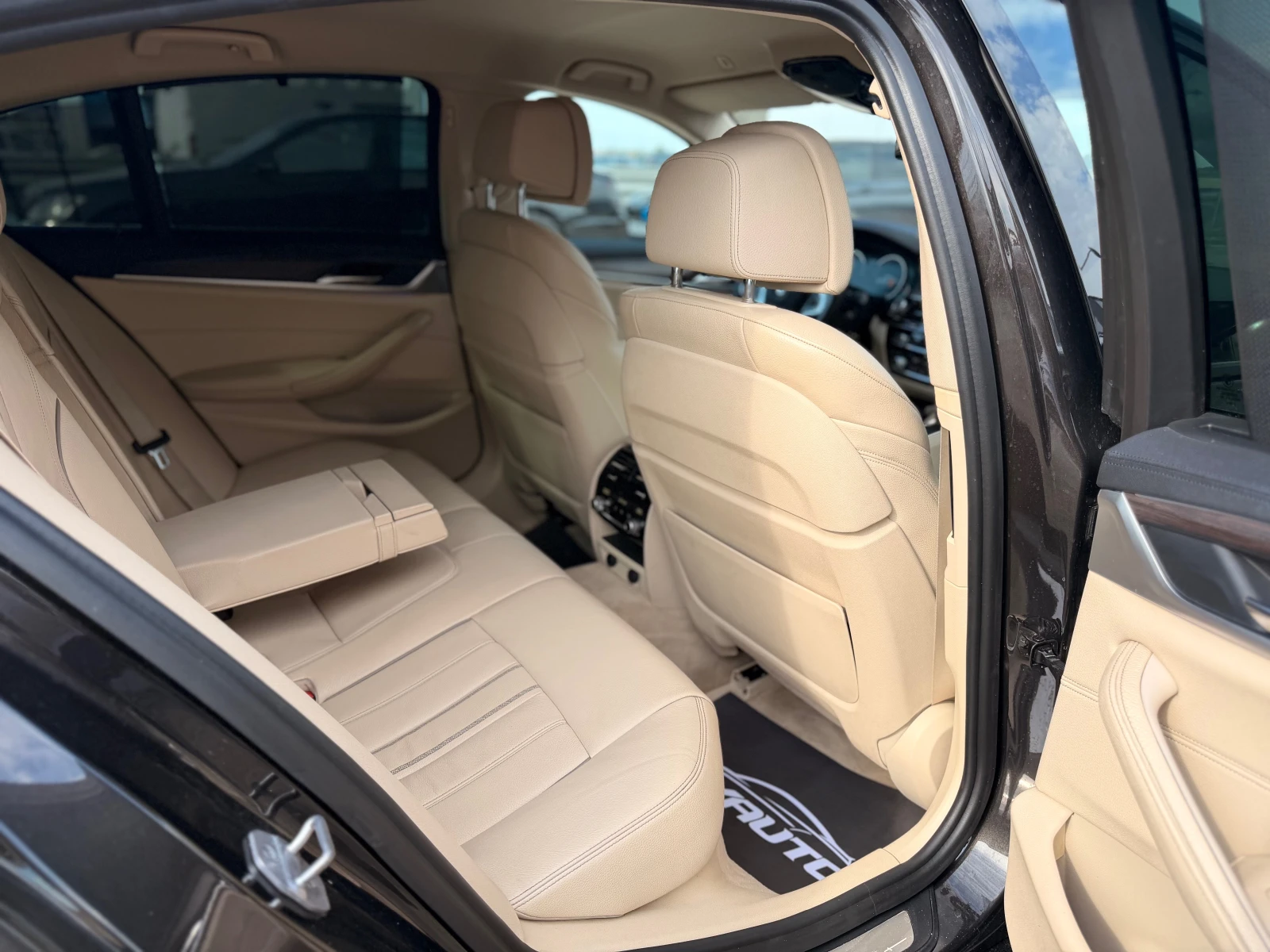 BMW 540 i= xDrive= M5 pack= Distronic= Soft Close= HUD= Ke, снимка 13 - Автомобили и джипове - 55992616