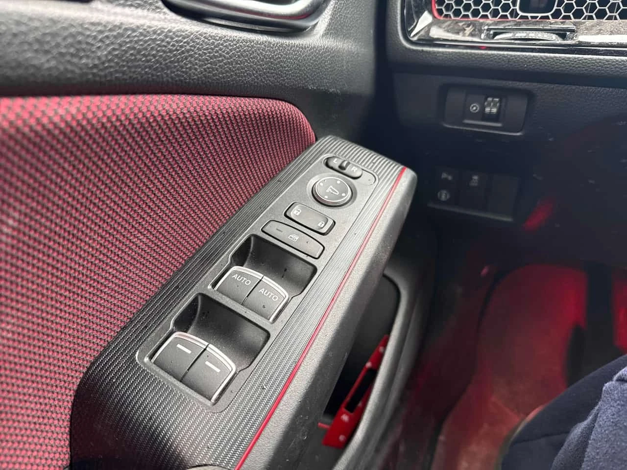 Honda Civic * Manual * CARFAX * , снимка 17 - Автомобили и джипове - 56256553
