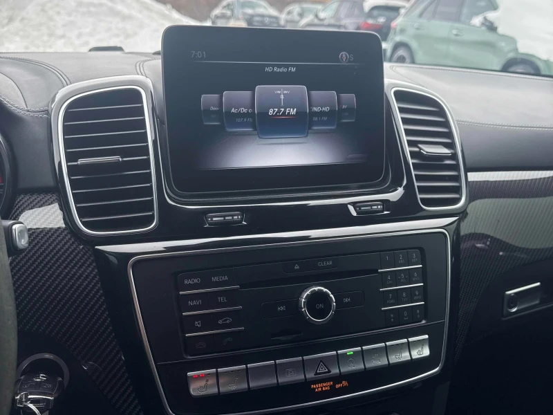 Mercedes-Benz GLE 63 S AMG * * CARFAX * * АВТО КРЕДИТ * * , снимка 10 - Автомобили и джипове - 53205867