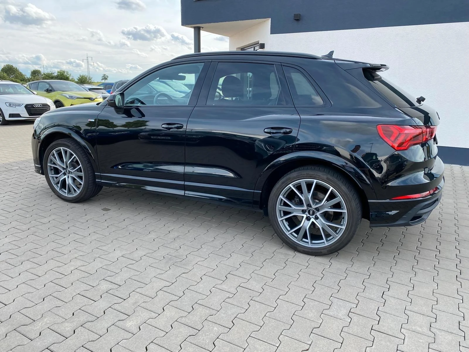 Audi Q3 40TDI* QUATTRO* S-LINE* CAM* NIGHT* LED*  - изображение 8