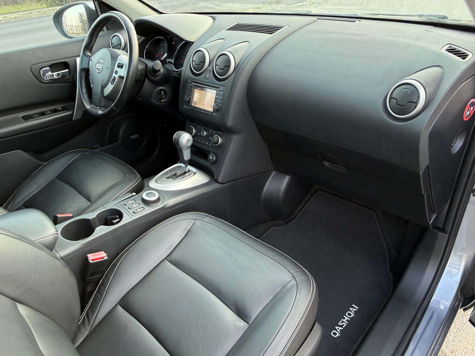 Nissan Qashqai 2.0 4x4 AUT. NAVI ШВЕЙЦАРИЯ, снимка 10 - Автомобили и джипове - 53743888