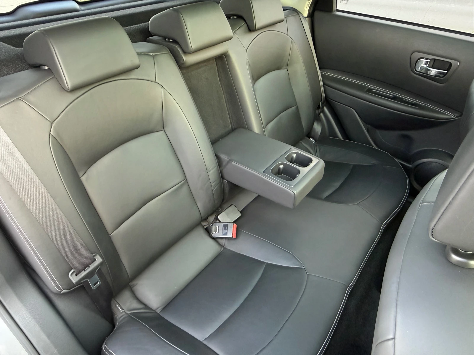 Nissan Qashqai 2.0 4x4 AUT. NAVI ШВЕЙЦАРИЯ, снимка 13 - Автомобили и джипове - 53743888