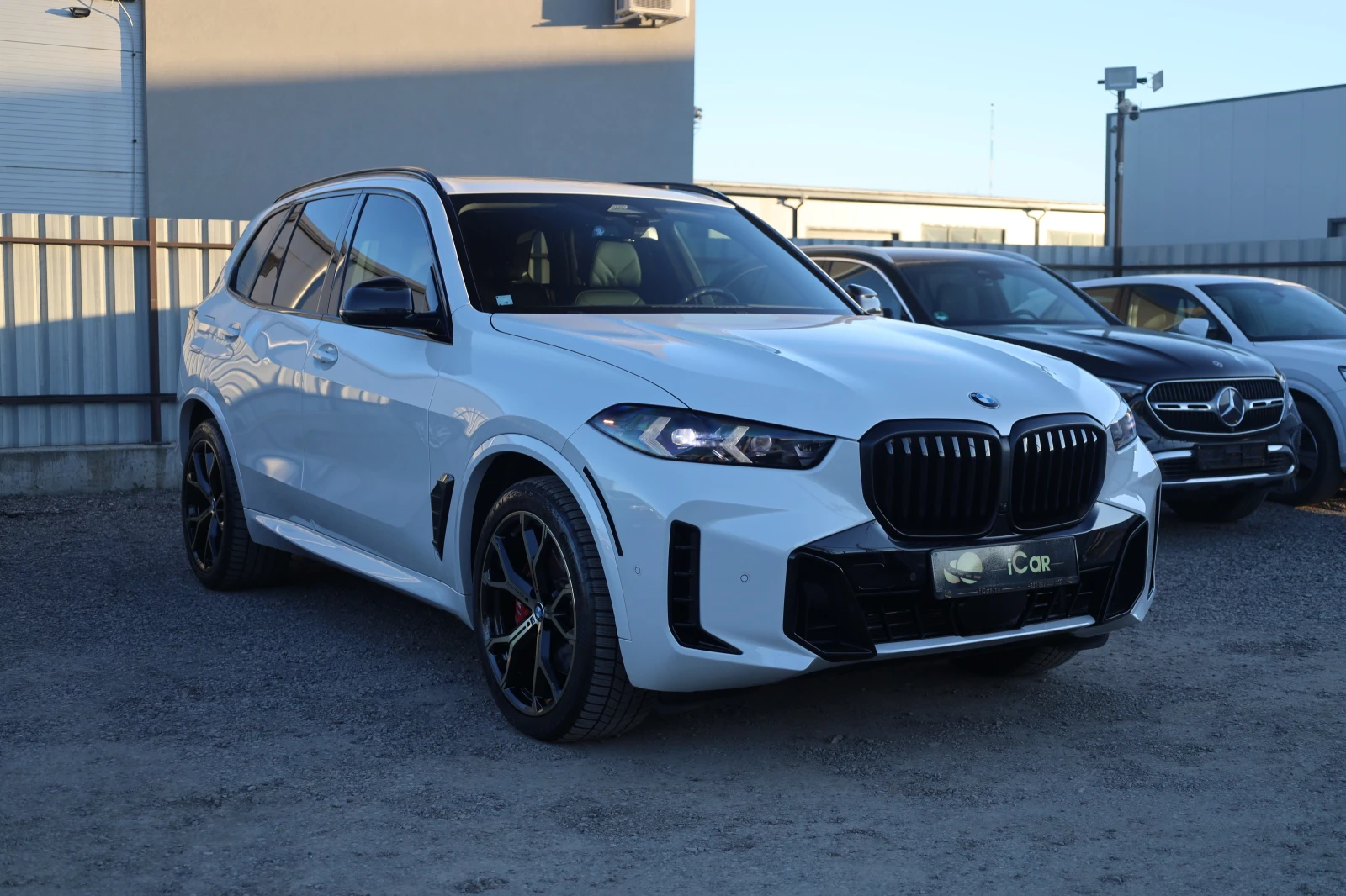 BMW X5 40i xDrive PANO KeyGO SoftCl 360 SitzKlima HlK , снимка 3 - Автомобили и джипове - 53801359