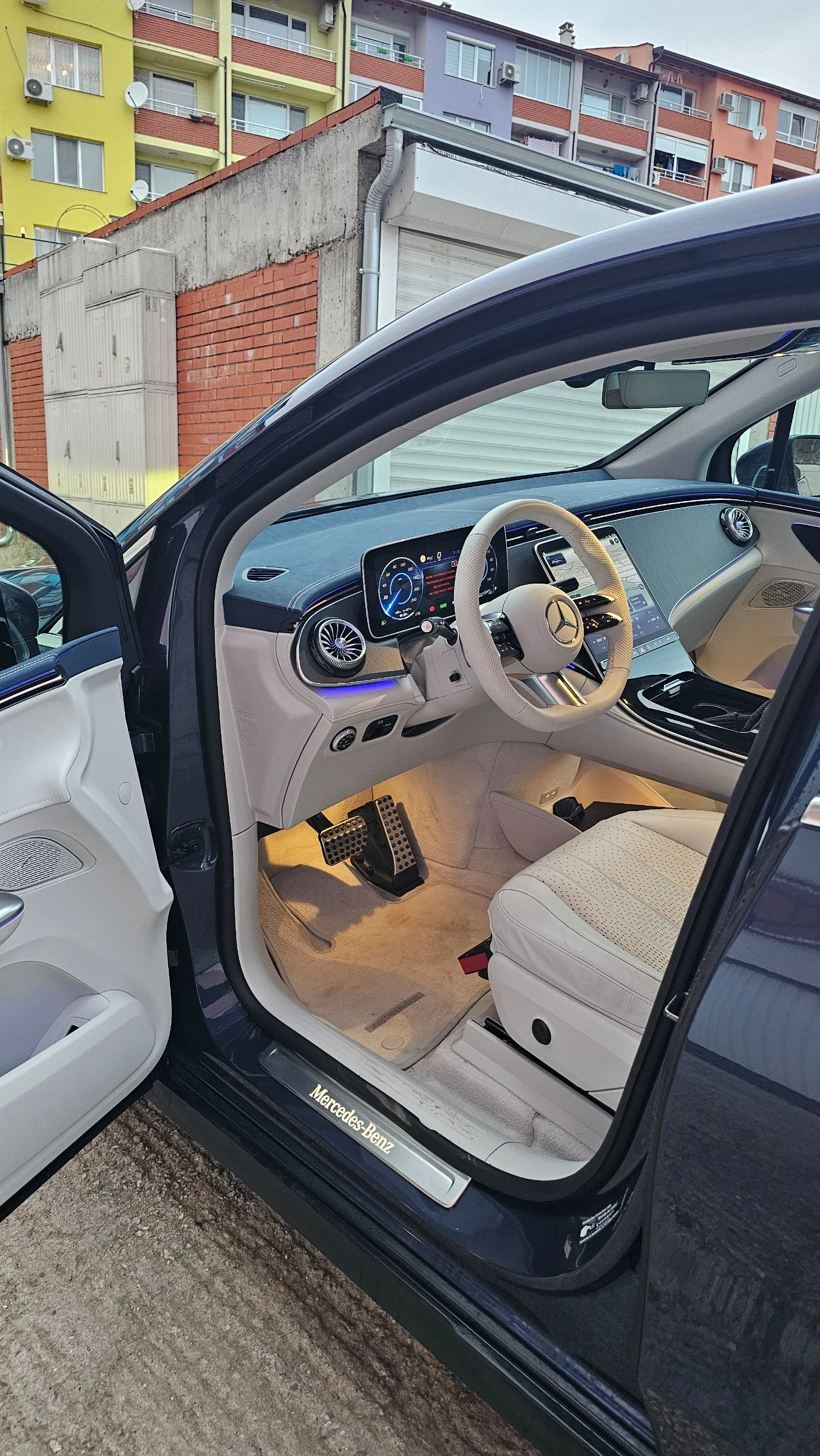 Mercedes-Benz EQE 350 SUV/AMG/4MATIC/AIRMATIC/CAMERA/KEYLESS/, снимка 10 - Автомобили и джипове - 53878860