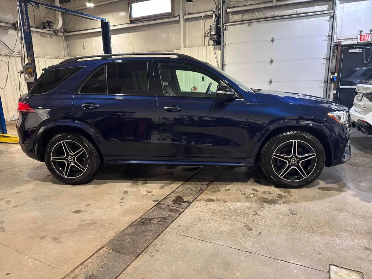 Mercedes-Benz GLE 350 * ПРЕДСТАВИТЕЛСТВО * BURMESTER * ПОДГРЕВИ * 360 * , снимка 3 - Автомобили и джипове - 53892140