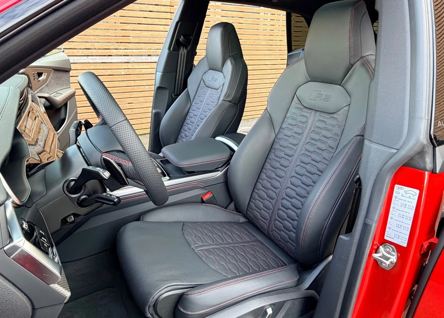 Audi RSQ8 PERFORMANCE 4.0 Quattro , снимка 4 - Автомобили и джипове - 53905100