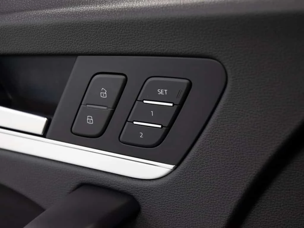 Audi SQ5 * PROGRESSIV 3.0 TFSI QUATTRO BLIND SPOTS NAVI * C, снимка 8 - Автомобили и джипове - 53962836