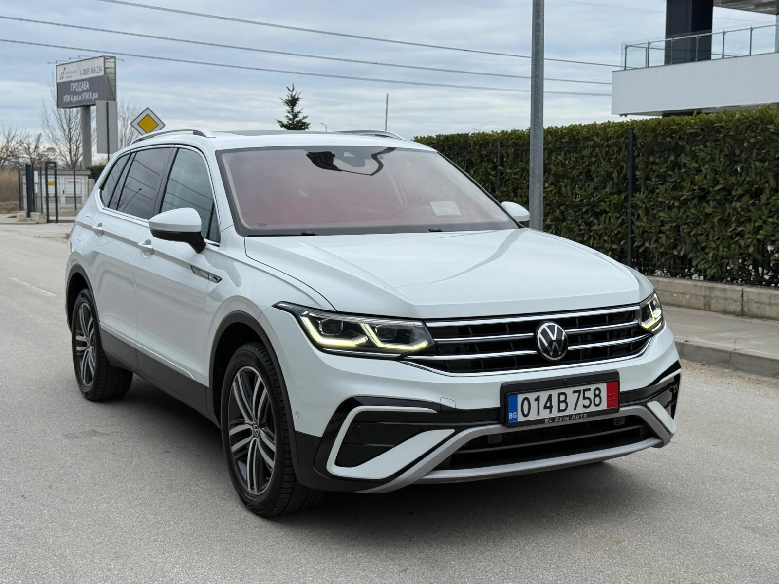 VW Tiguan Allspace 4x4/200к.с/7-МЕСТНА/DISTRONIC/MATRIX/360/ПОДГРЕВ/, снимка 2 - Автомобили и джипове - 54043497