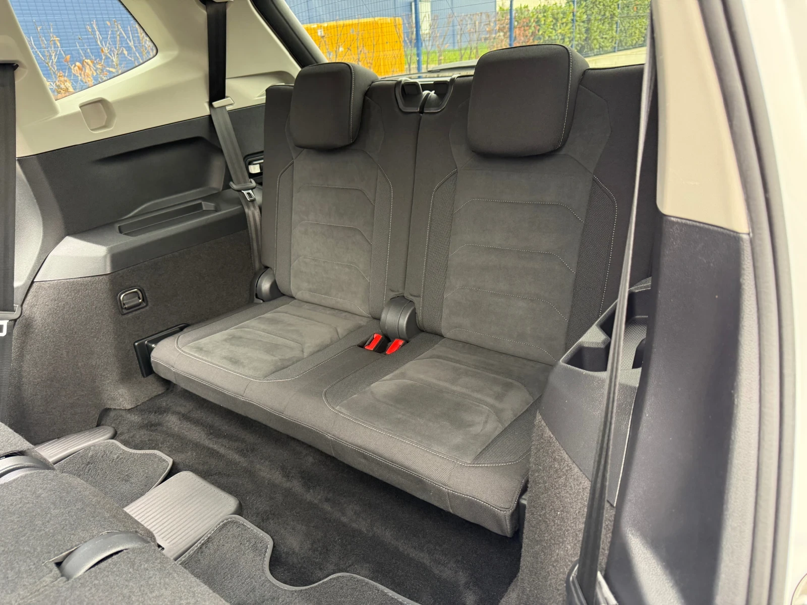 VW Tiguan Allspace 4x4/200к.с/7-МЕСТНА/DISTRONIC/MATRIX/360/ПОДГРЕВ/, снимка 12 - Автомобили и джипове - 54043497