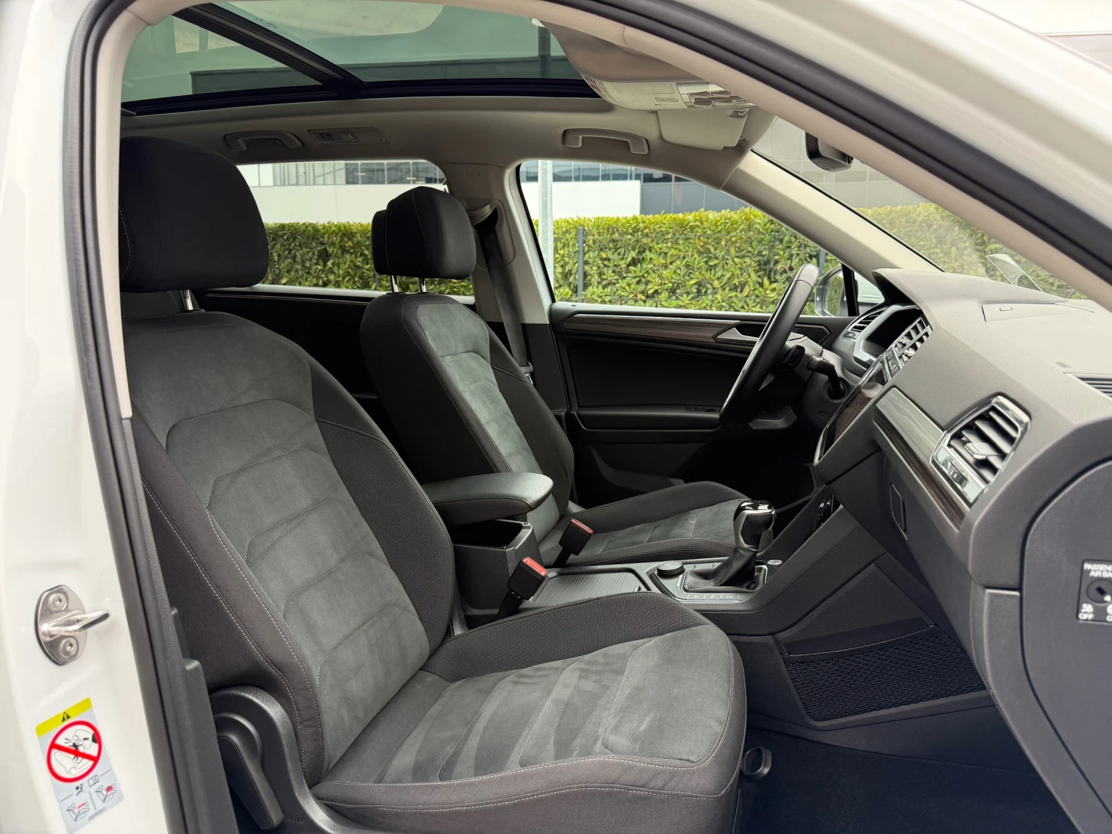 VW Tiguan Allspace 4x4/200к.с/7-МЕСТНА/DISTRONIC/MATRIX/360/ПОДГРЕВ/, снимка 10 - Автомобили и джипове - 54043497