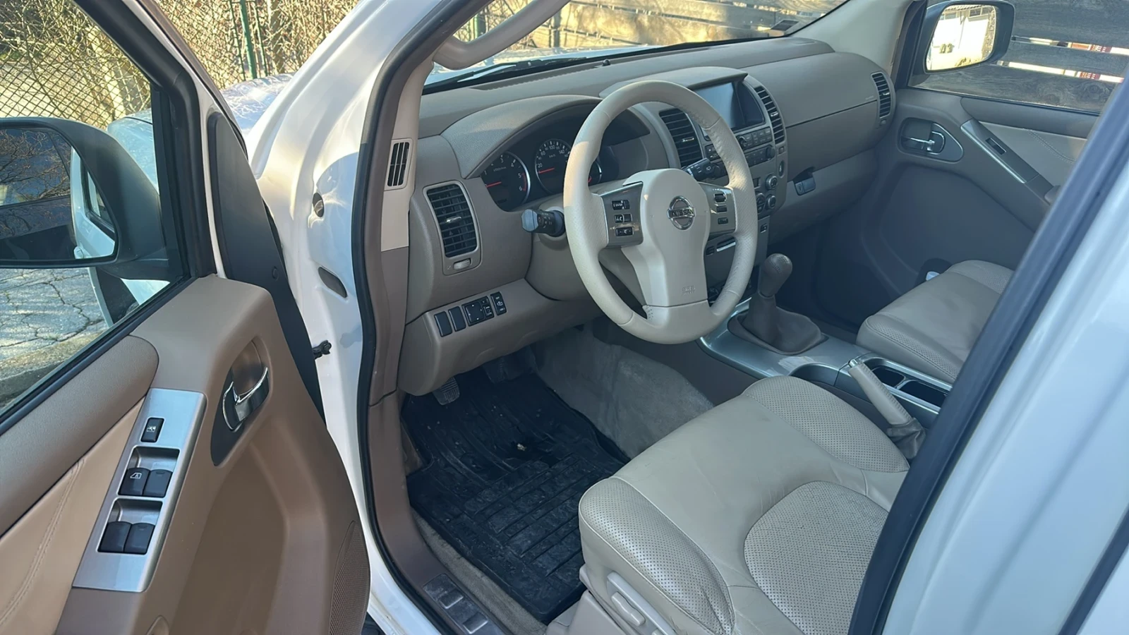 Nissan Pathfinder, снимка 7 - Автомобили и джипове - 54049896