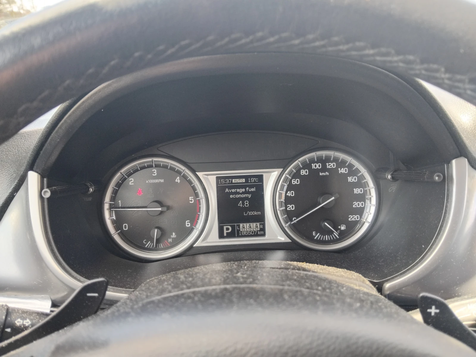Suzuki Vitara 1.6DDIS, снимка 9 - Автомобили и джипове - 54125581