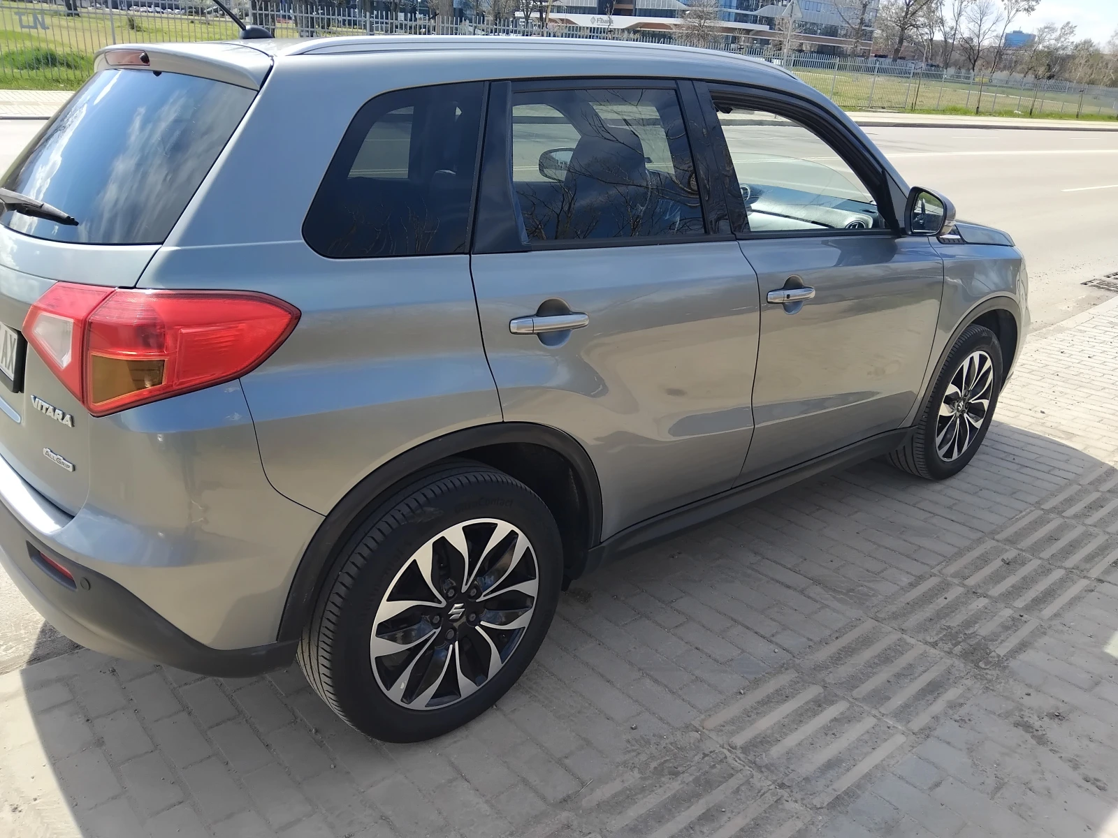 Suzuki Vitara 1.6DDIS, снимка 8 - Автомобили и джипове - 54125581