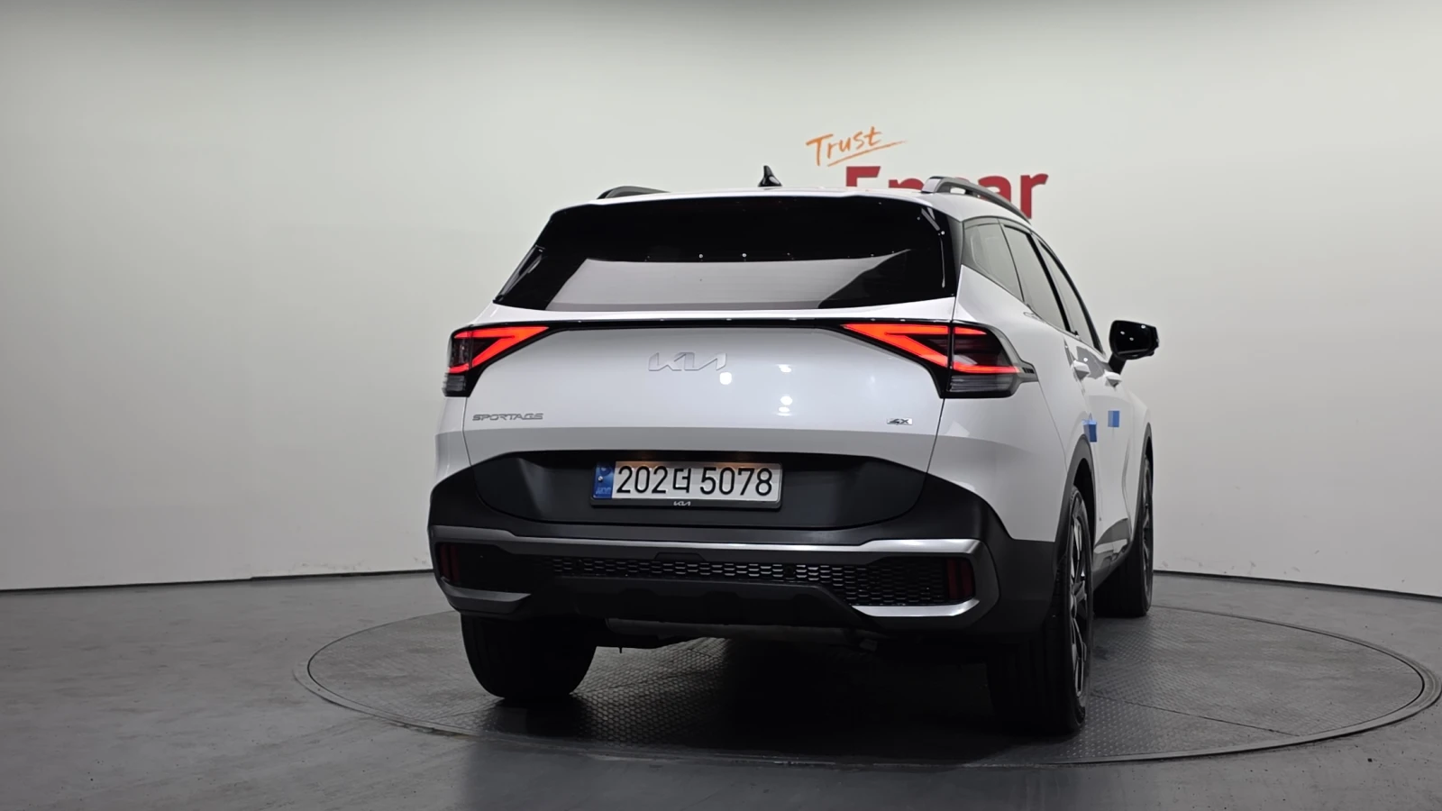 Kia Sportage 2022* SIGNATURE* 4X4* 360* DIS* ОБДУХ* БЯЛА ПЕРЛА*, снимка 3 - Автомобили и джипове - 55483911