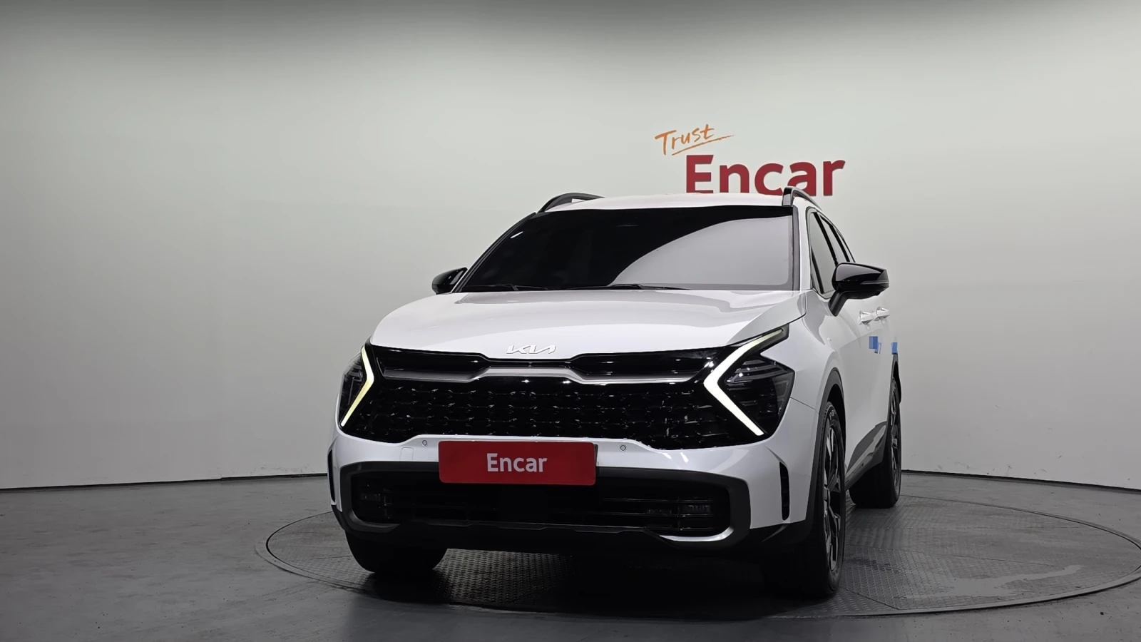 Kia Sportage 2022* SIGNATURE* 4X4* 360* DIS* ОБДУХ* БЯЛА ПЕРЛА*, снимка 2 - Автомобили и джипове - 55483911