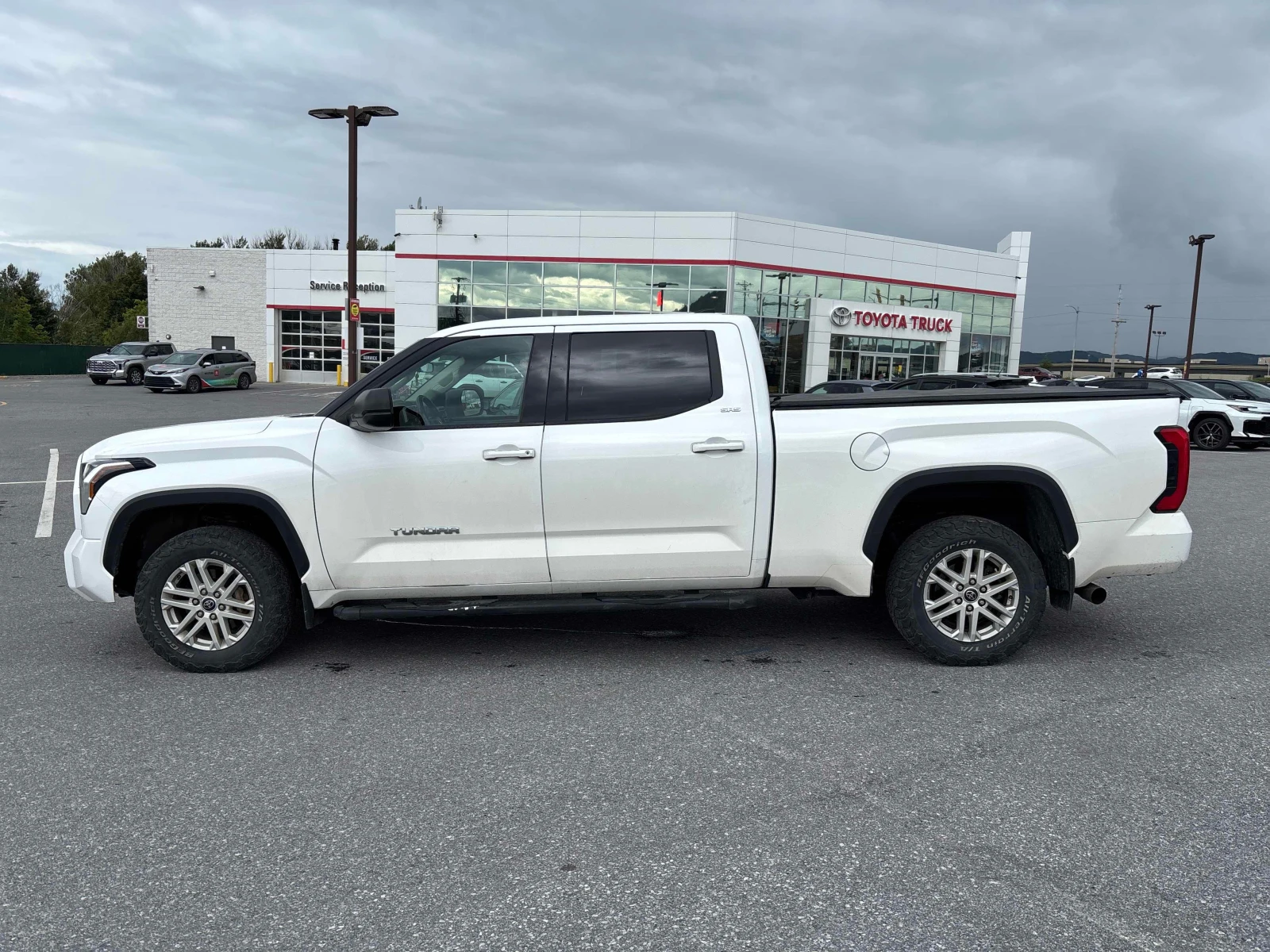 Toyota Tundra * SR5 * АВТОКРЕДИТ БЕЗ ПЪРВОНАЧАЛНА ВНОСКА* , снимка 2 - Автомобили и джипове - 55988645