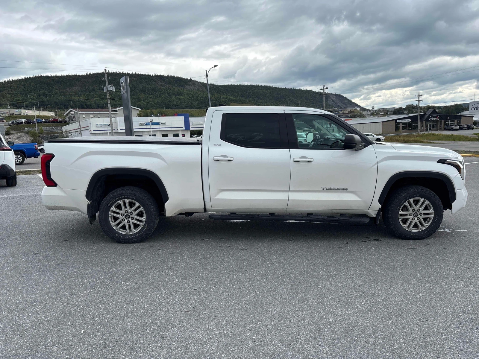 Toyota Tundra * SR5 * АВТОКРЕДИТ БЕЗ ПЪРВОНАЧАЛНА ВНОСКА* , снимка 3 - Автомобили и джипове - 55988645