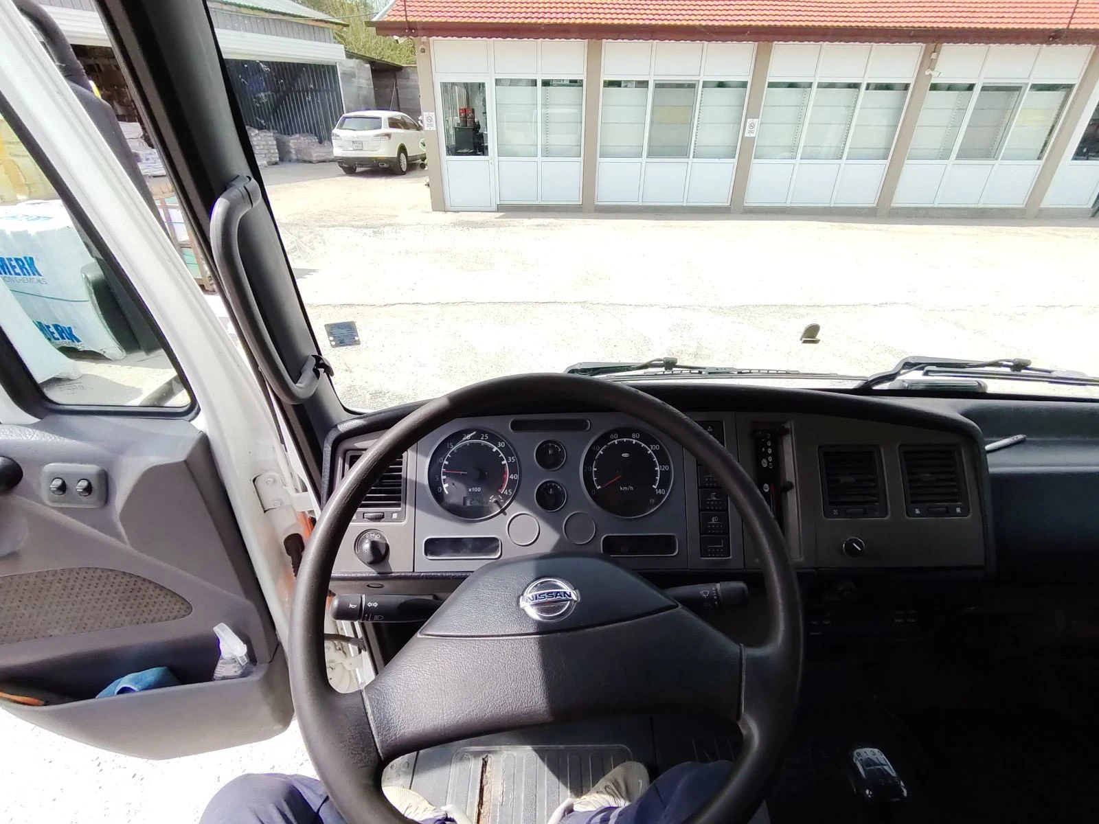 Nissan Atleon 3.0, снимка 7 - Камиони - 54412786