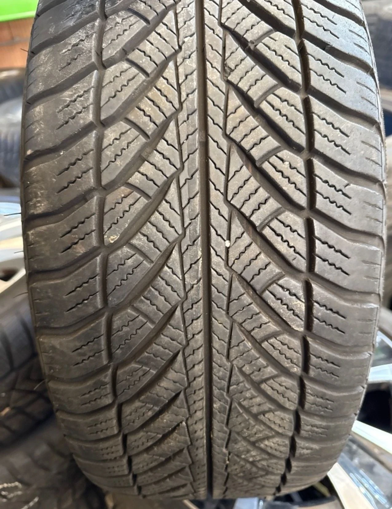 Гуми с джанти Goodyear 245/45R18, снимка 2 - Гуми и джанти - 55845678