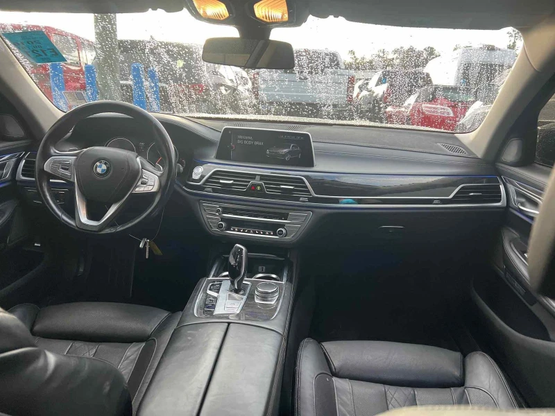 BMW 750 XDRIVE* M* PACK* ДИГИТАЛНО* ТАБЛО* МАСАЖ* ДИСТРОНИ, снимка 9 - Автомобили и джипове - 48104523