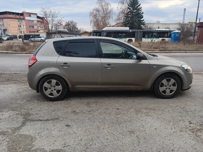 Kia Ceed, снимка 8 - Автомобили и джипове - 48637447