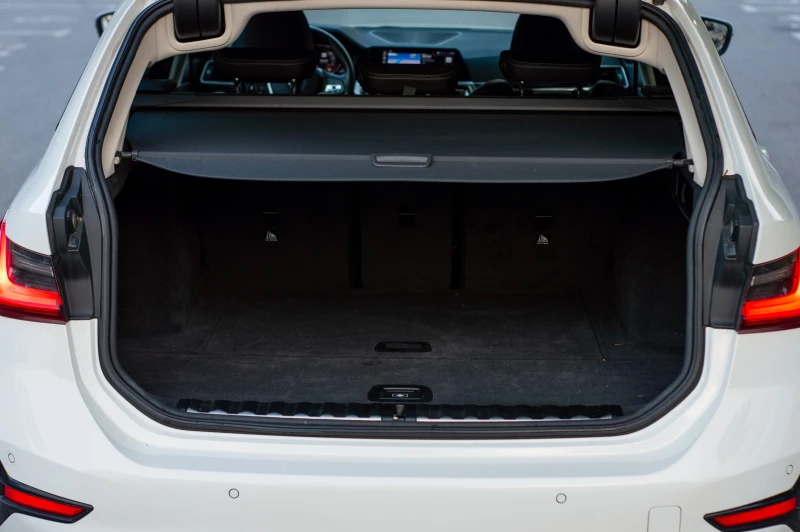 BMW 318 Mild Hybrid, снимка 8 - Автомобили и джипове - 53014282