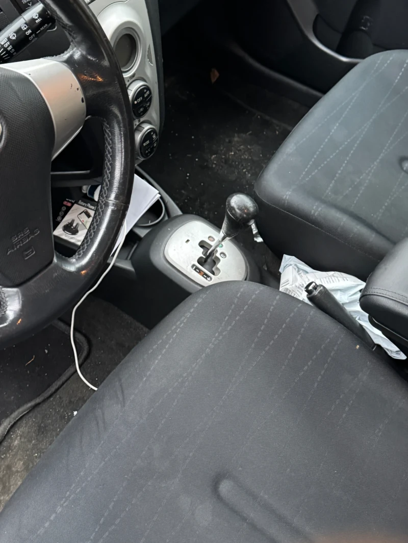 Toyota Yaris 1.3 vvti-lpg, снимка 9 - Автомобили и джипове - 52668552