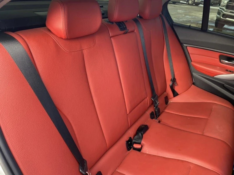 BMW 320 XDRIVE * PANO * ПОДГРЕВ * LED * NAVI * AUTOPILOT, снимка 11 - Автомобили и джипове - 53386444