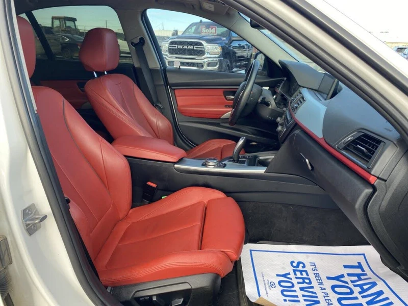 BMW 320 XDRIVE * PANO * ПОДГРЕВ * LED * NAVI * AUTOPILOT, снимка 10 - Автомобили и джипове - 53386444