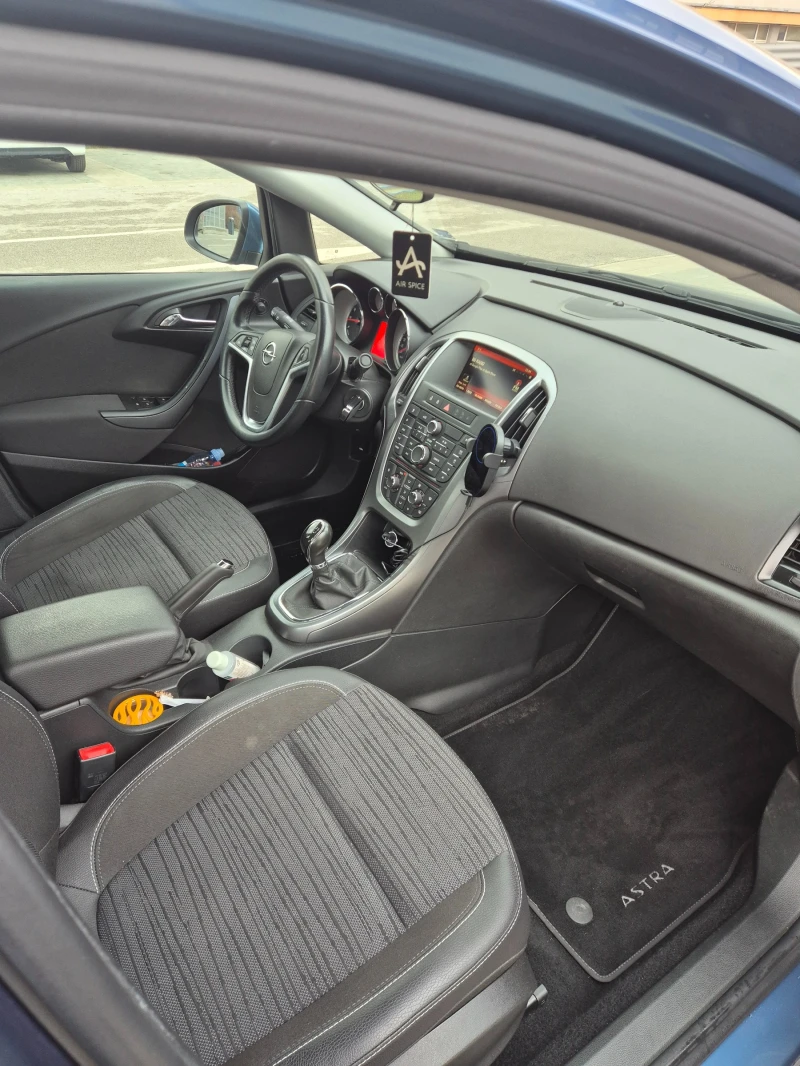 Opel Astra J 1.6, снимка 9 - Автомобили и джипове - 53498783