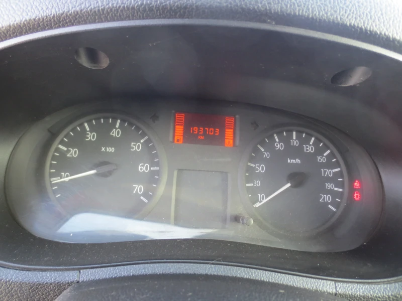 Renault Kangoo 1.5 dci, снимка 11 - Автомобили и джипове - 53536404