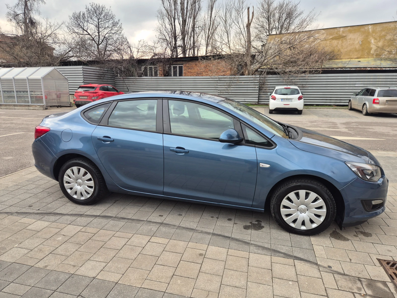 Opel Astra J 1.6 - изображение 4
