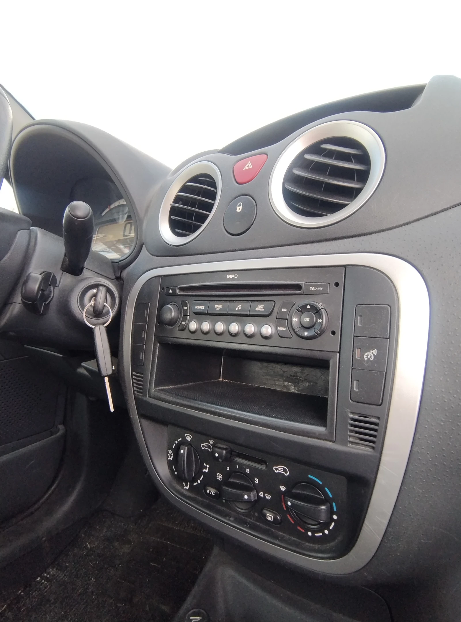 Citroen C3 1.2i Супер състояние!, снимка 15 - Автомобили и джипове - 53717616