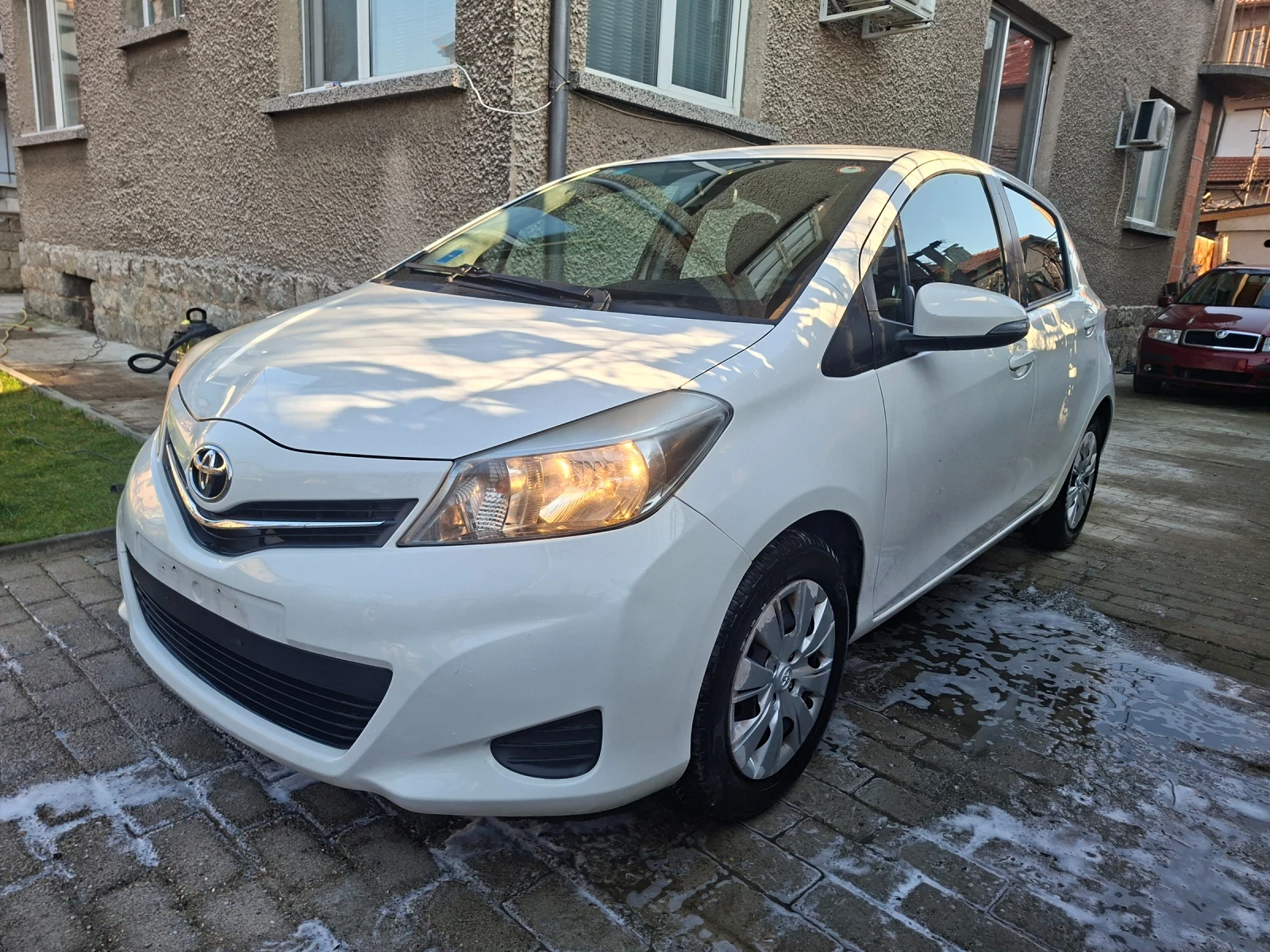 Toyota Yaris 1.0 69кс НАВИ, КАМЕРА, снимка 3 - Автомобили и джипове - 53739391