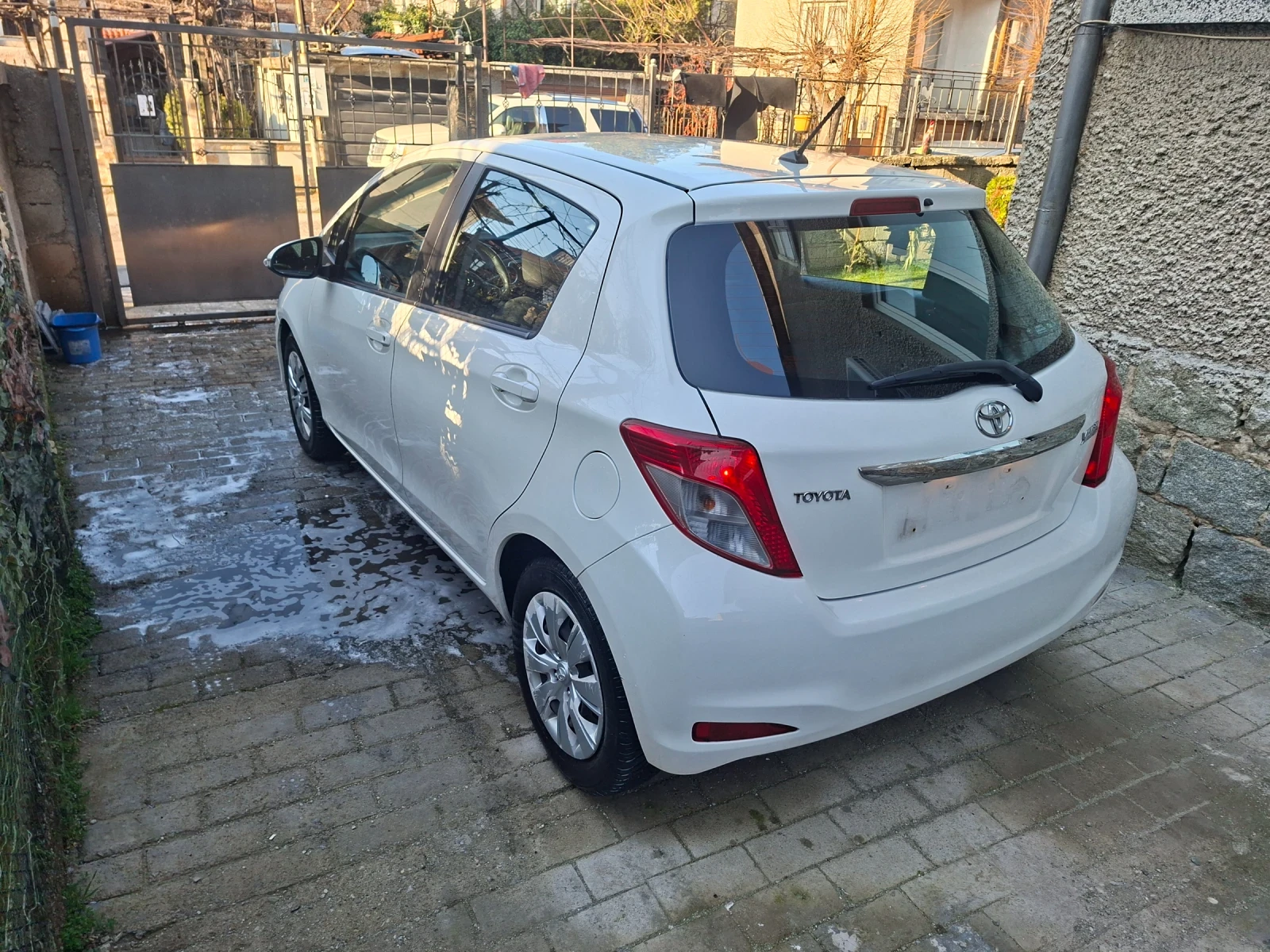 Toyota Yaris 1.0 69кс НАВИ, КАМЕРА, снимка 4 - Автомобили и джипове - 53739391