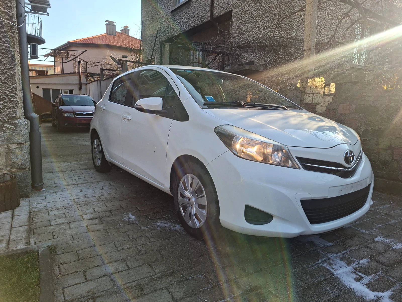 Toyota Yaris 1.0 69кс НАВИ, КАМЕРА, снимка 2 - Автомобили и джипове - 53739391
