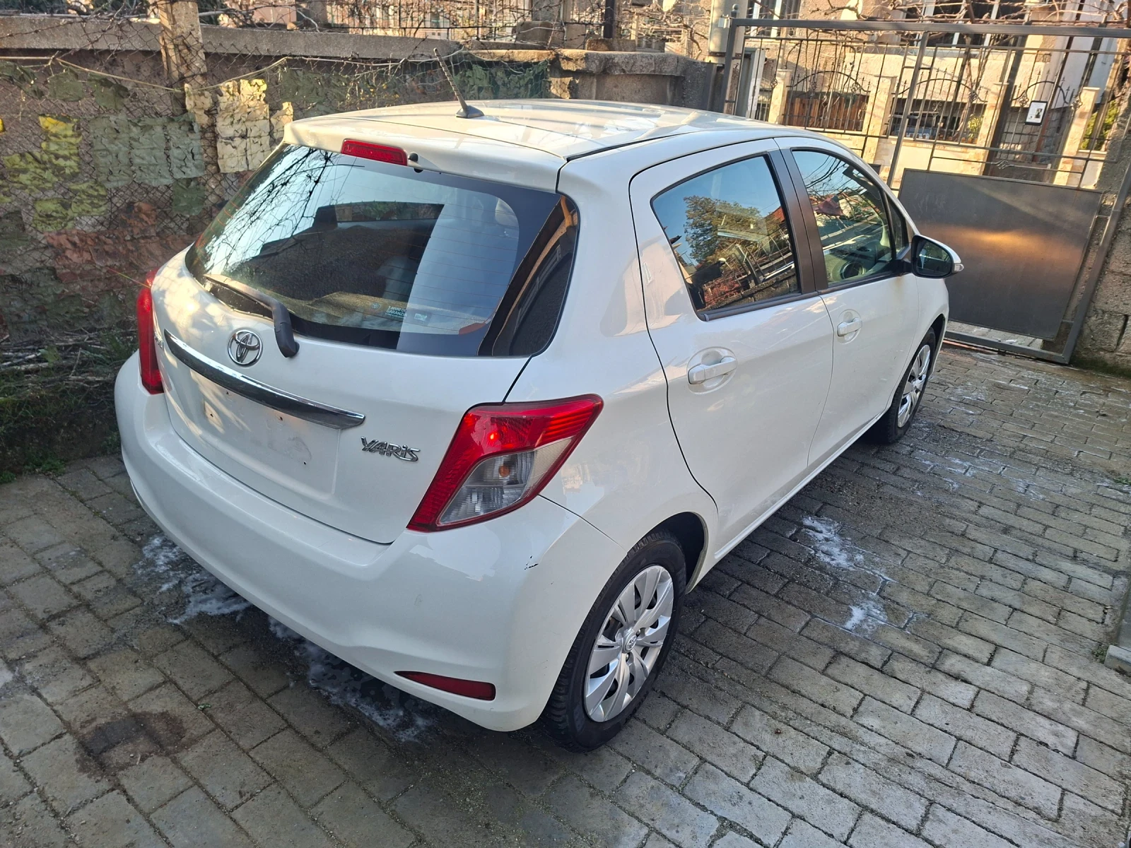 Toyota Yaris 1.0 69кс НАВИ, КАМЕРА, снимка 5 - Автомобили и джипове - 53739391
