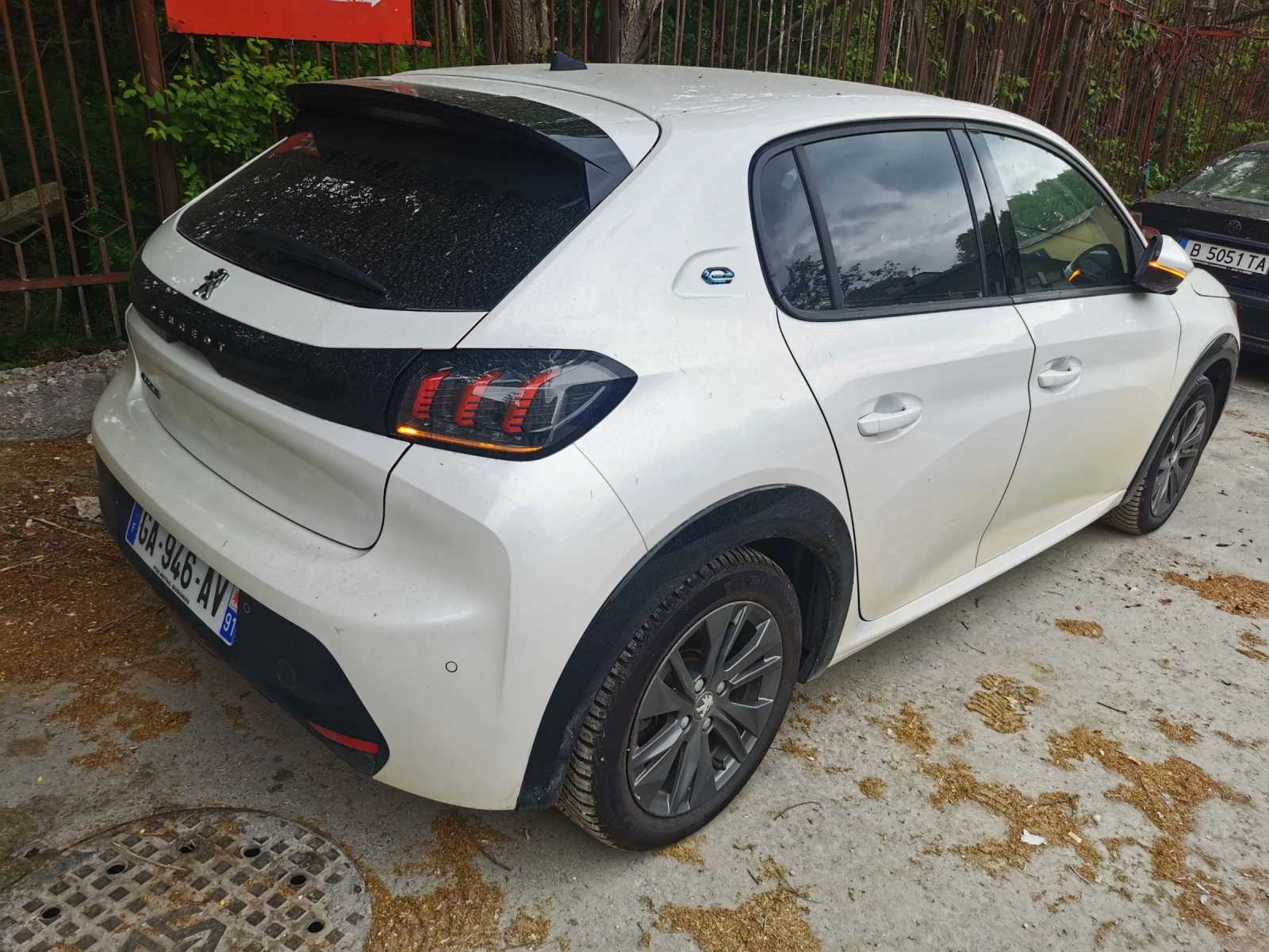 Peugeot 208 Allure e-208, 45000км, снимка 4 - Автомобили и джипове - 54490470