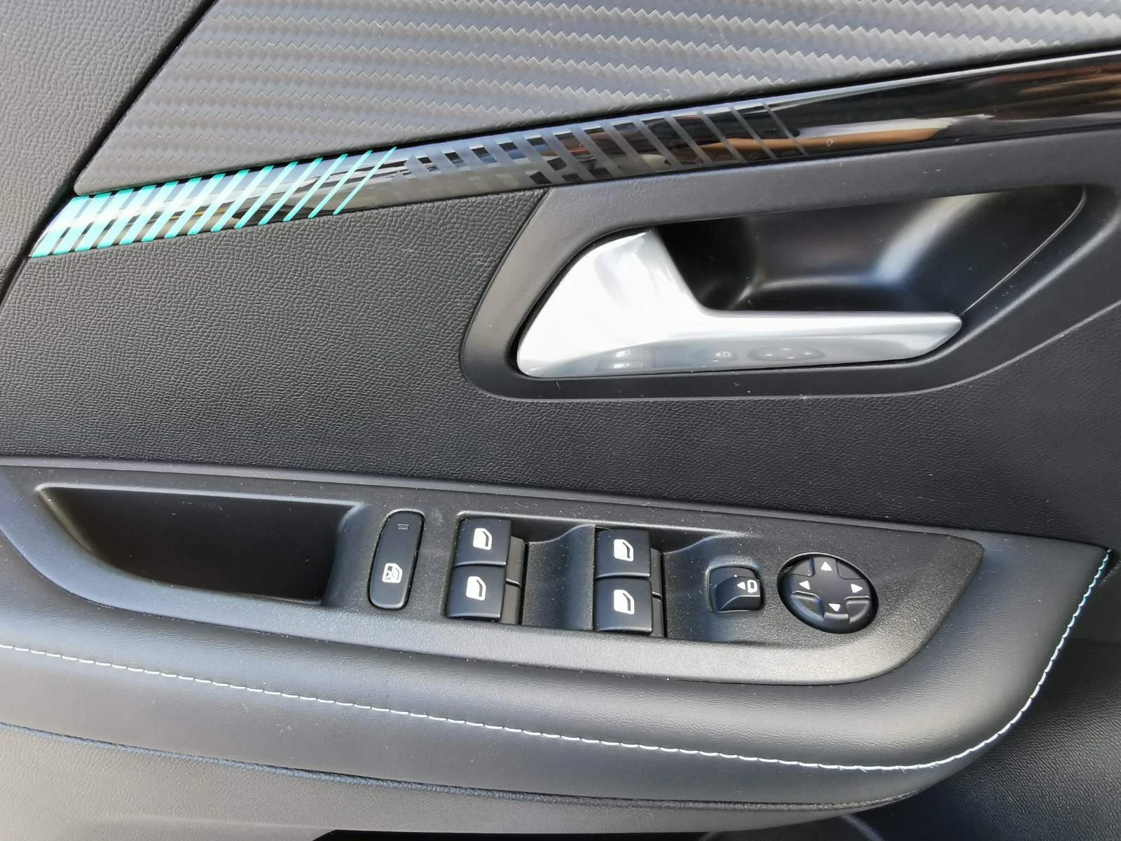 Peugeot 208 Allure e-208, 45000км, снимка 16 - Автомобили и джипове - 54490470