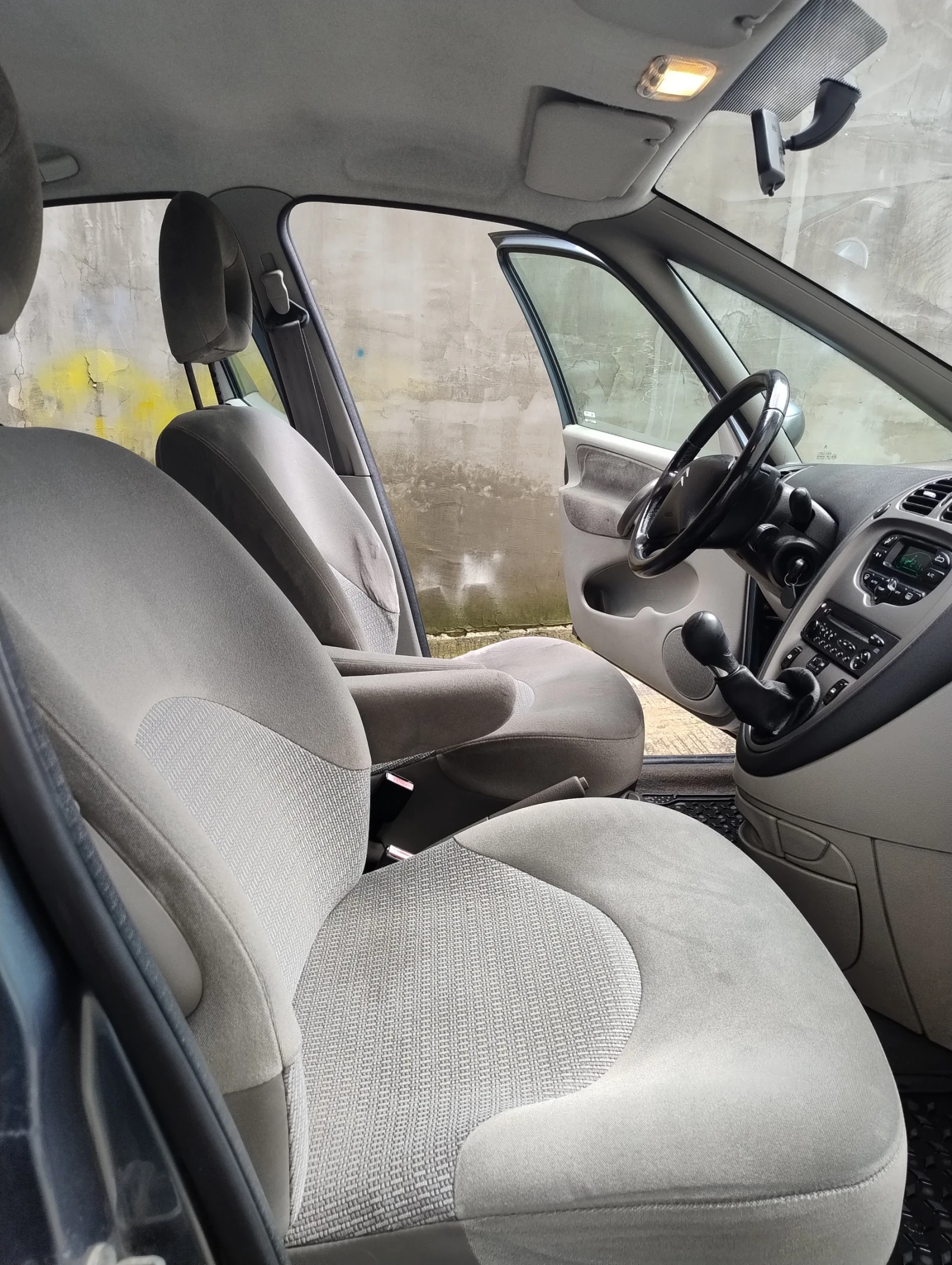 Citroen Xsara picasso 1, 6i, снимка 13 - Автомобили и джипове - 54755635