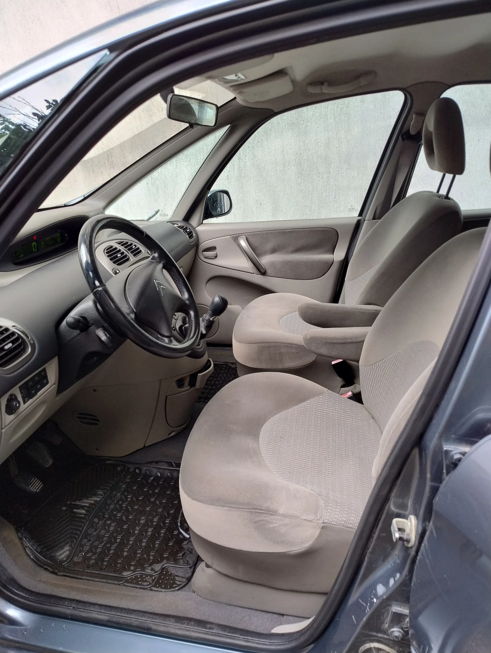 Citroen Xsara picasso 1, 6i, снимка 15 - Автомобили и джипове - 54755635