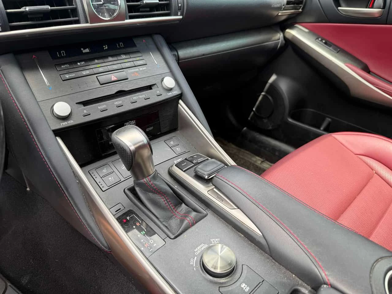 Lexus IS 350 * CARFAX * ОПЦИЯ ЗА ФИНАНСИРАНЕ , снимка 11 - Автомобили и джипове - 55227041