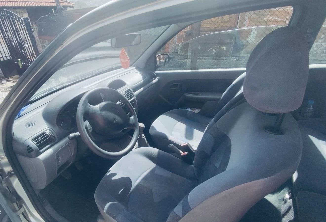 Renault Clio, снимка 4 - Автомобили и джипове - 56059681