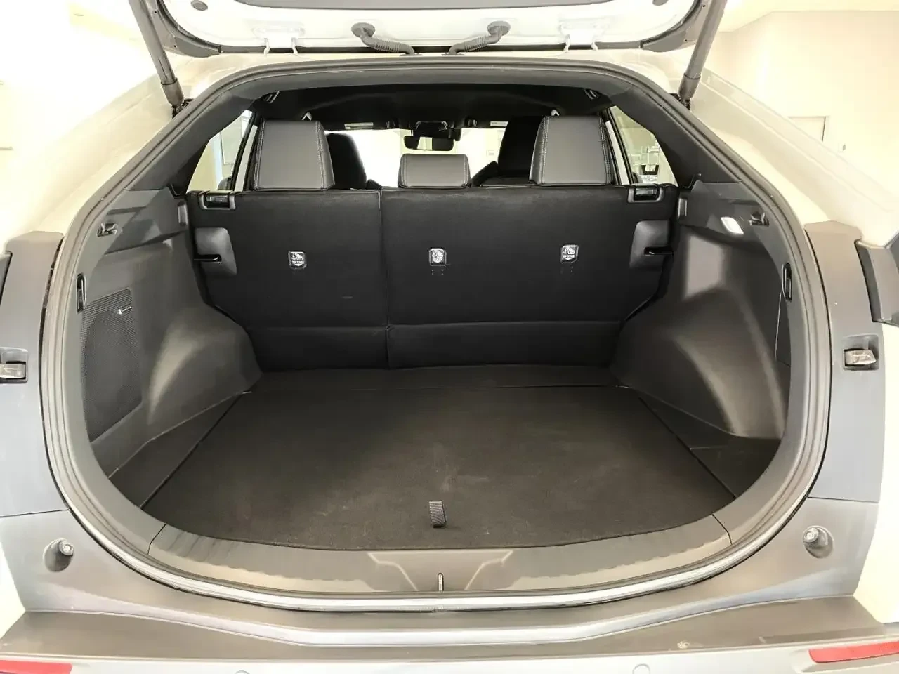 Subaru Solterra LIMITED/AWD/360/КОЖА/ДИСТРОНИК/ПОДГРЕВИ, снимка 17 - Автомобили и джипове - 56283356