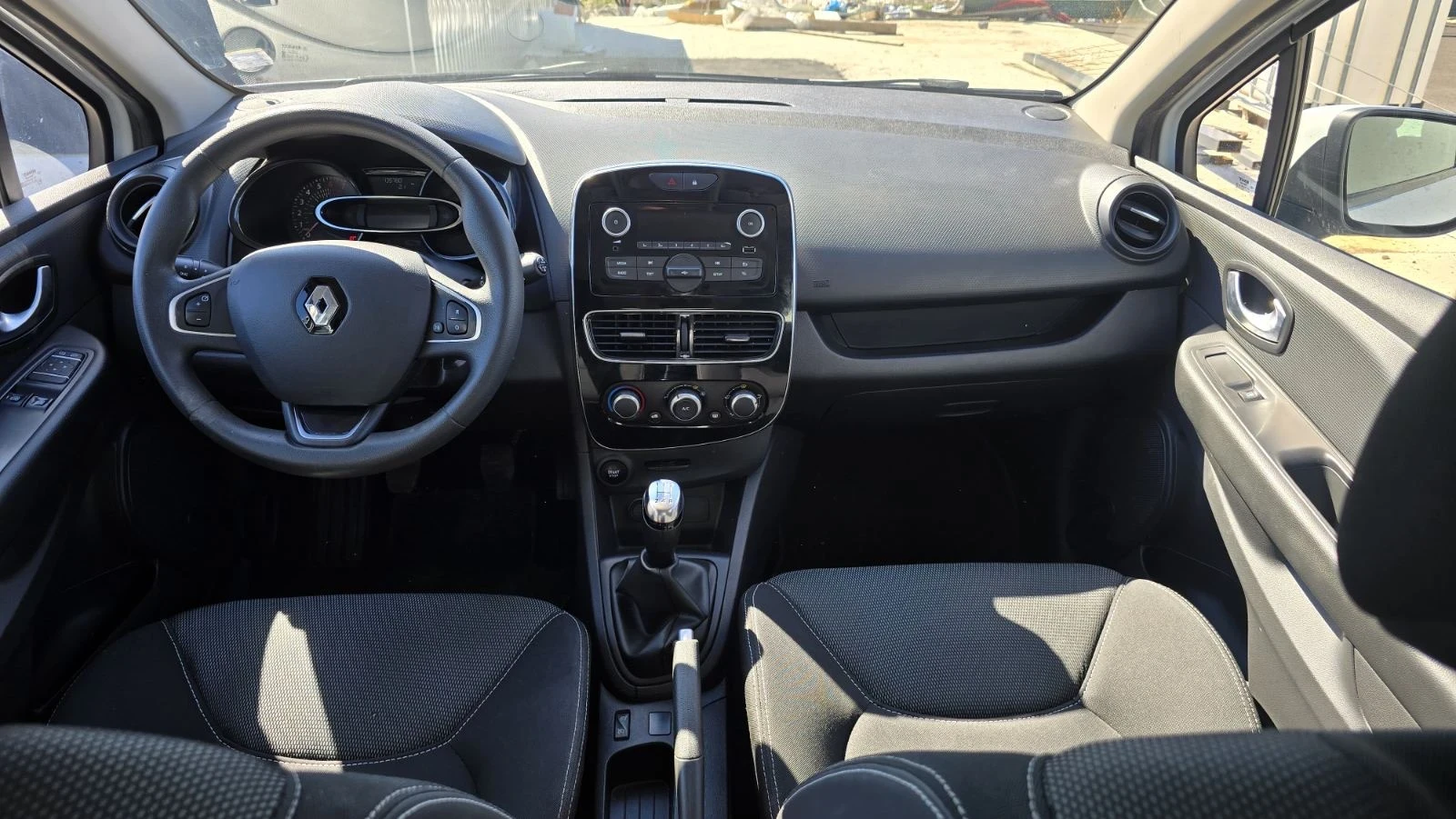 Renault Clio N1* * * Цена с ДДС, снимка 10 - Автомобили и джипове - 56349080