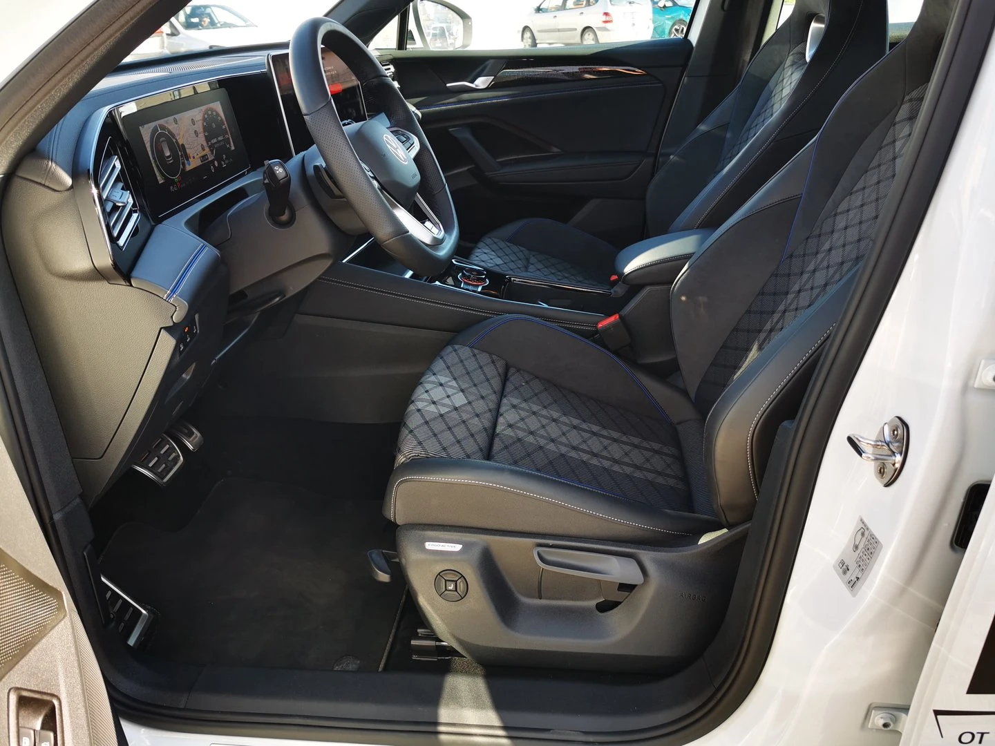 VW Tiguan R-Line 1.5 eHybrid OPF DSG - изображение 5