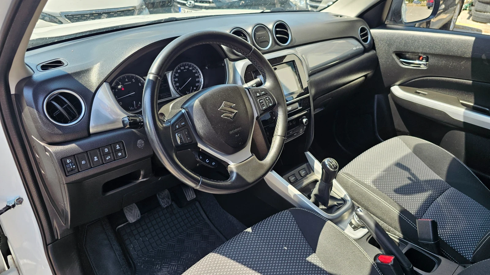 Suzuki Vitara 1.6 4x4 Euro6 - изображение 8