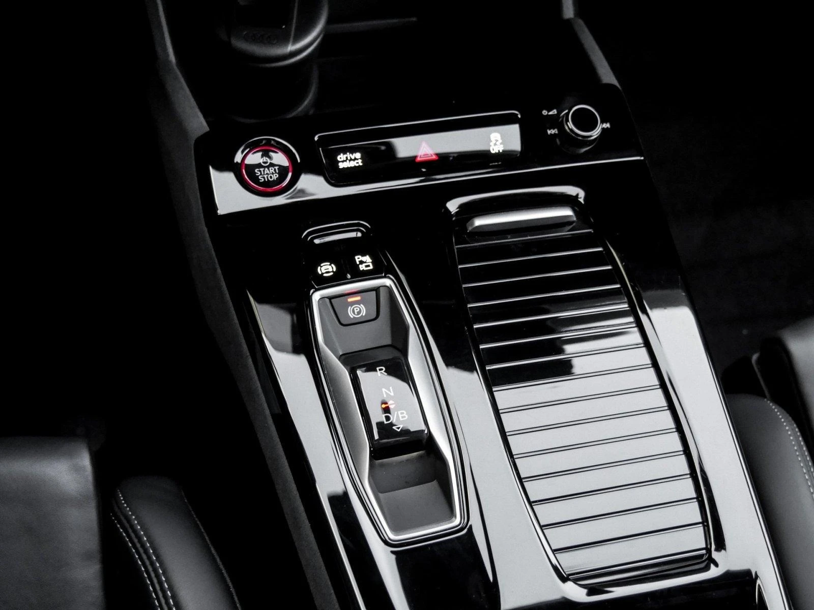 Audi Q6 SQ6 E-TRON/QUATTRO/B&O/MATRIX/HEAD UP/360/MMI DISP - изображение 10