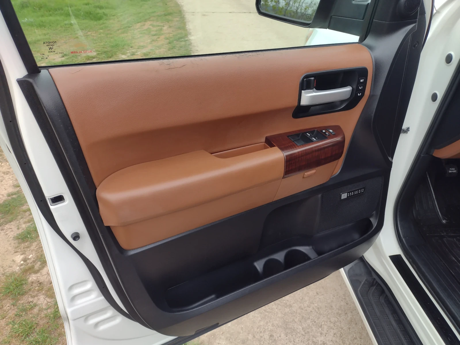 Toyota Sequoia Platinum, снимка 6 - Автомобили и джипове - 54276765